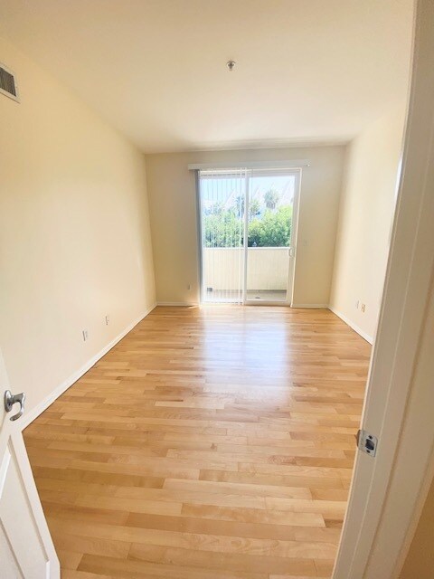 Building Photo - 350 K St