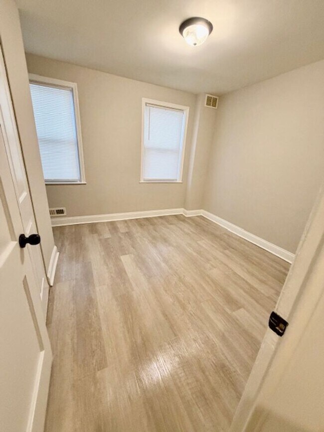 Building Photo - Highly Sought After City Neighborhood! Belair-Edison 2 Br/1 Ba Ready to go!