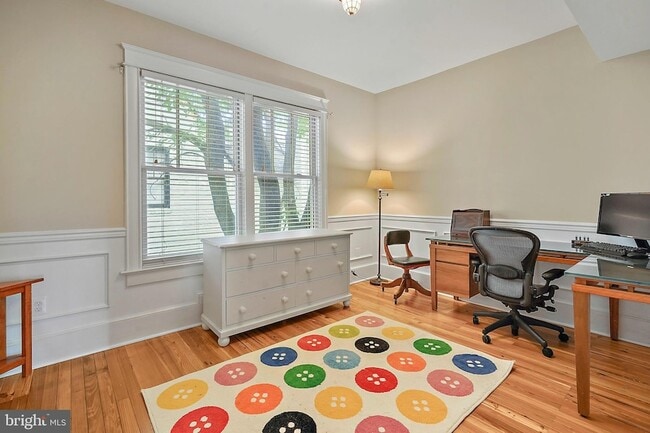 Building Photo - 1503 Russell Rd