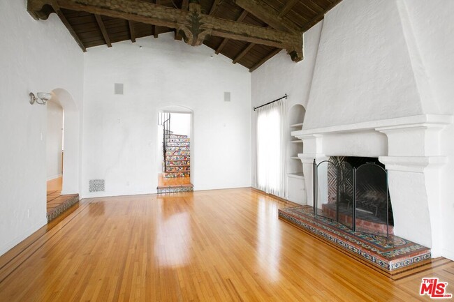 Building Photo - 333 S McCarty Dr