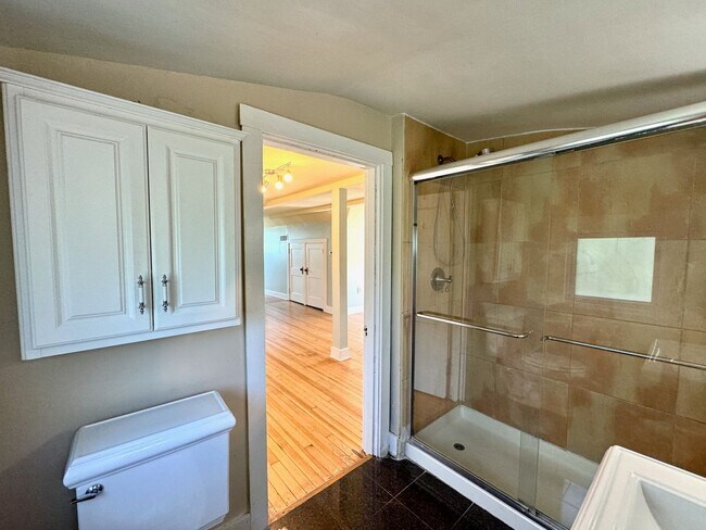 Building Photo - 505-507 W McMillan