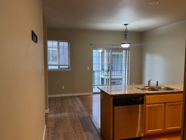 Building Photo - TOWNHOME/ 3 LEVELS W/ FENCED YARD AND GARA...