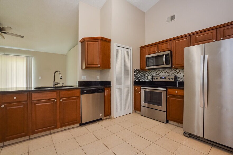 Building Photo - 1306 Silverthorn Dr