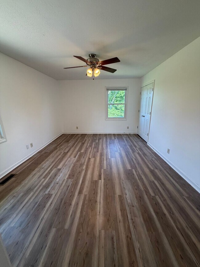 Building Photo - Situated in the heart of Sango, massive lot, and includes a fully finished & recently remodeled b...