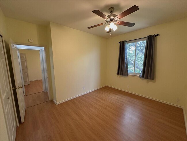 Building Photo - 1603 Azalea Dr