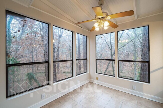 Building Photo - 2817 Altadena S Way