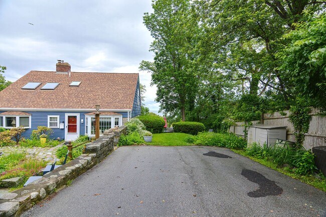 Building Photo - Granite Pier