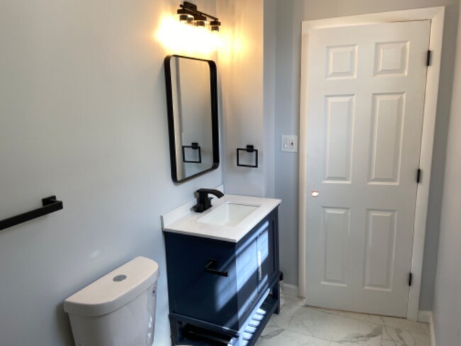 Building Photo - 28 Marble St