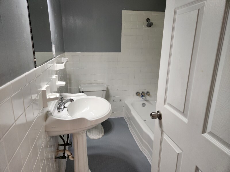 Building Photo - 235 Sunnylane Dr