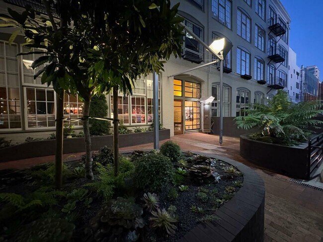 Building Photo - 355 Bryant St