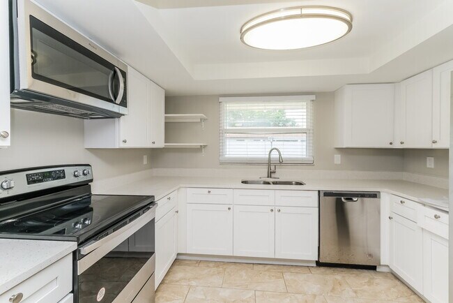 Building Photo - 516 Firefly Ln