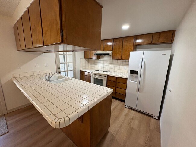 Building Photo - NewB SAC T 7558