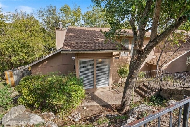 Building Photo - 6203 Shadow Valley Dr