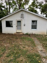 Building Photo - 908 1/2 S 24th Street Tiny House