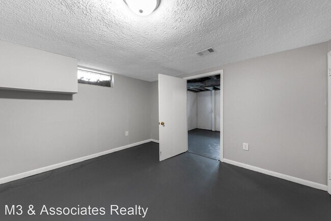 Building Photo - 3 br, 1 bath House - 1272 Zettler Road