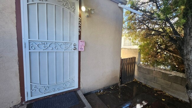 Primary Photo - 1 bed with yard! Condo near UNM!
