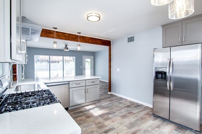 Building Photo - San Juan Duplex