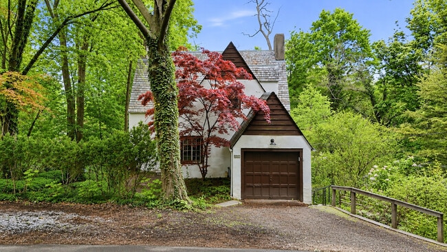 Building Photo - 117 Renwick Dr