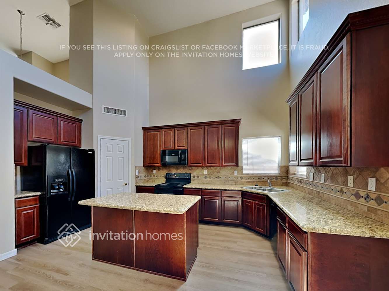 Building Photo - 12533 W Winslow Ave
