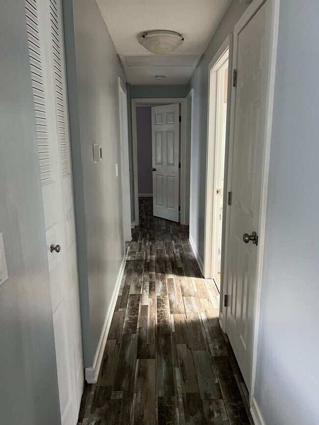 Building Photo - 305 Dolores Cir