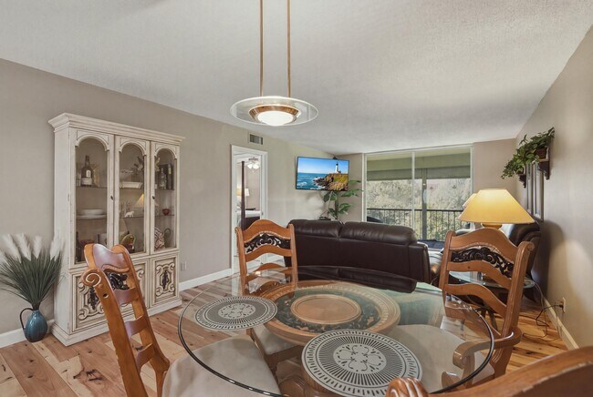 Building Photo - 9420 S Hollybrook Lake Dr