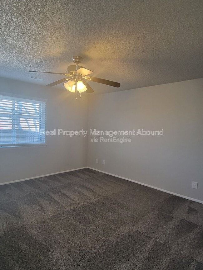 Building Photo - 6724 S Lewis Ave