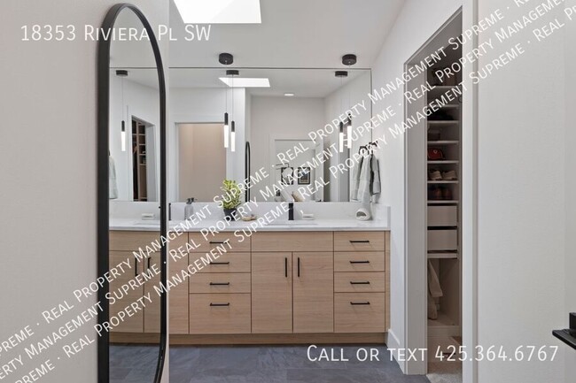 Building Photo - 18353 Riviera Pl SW
