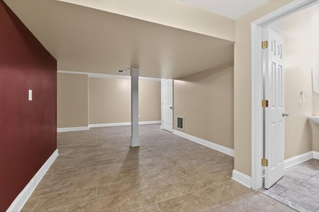 Building Photo - 2260 Rolling Meadows St