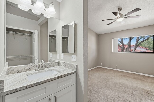 Building Photo - 3 bedroom condo
