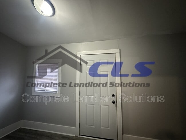 Building Photo - 1507 5th Ave