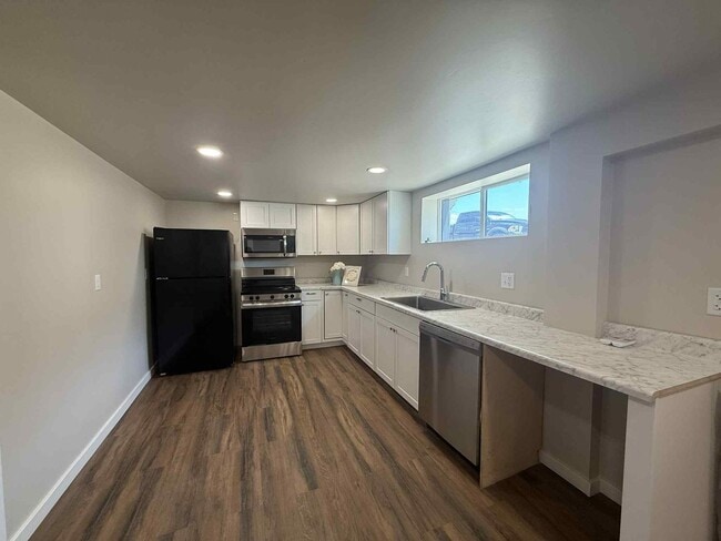 Building Photo - Newly Remodeled Duplex