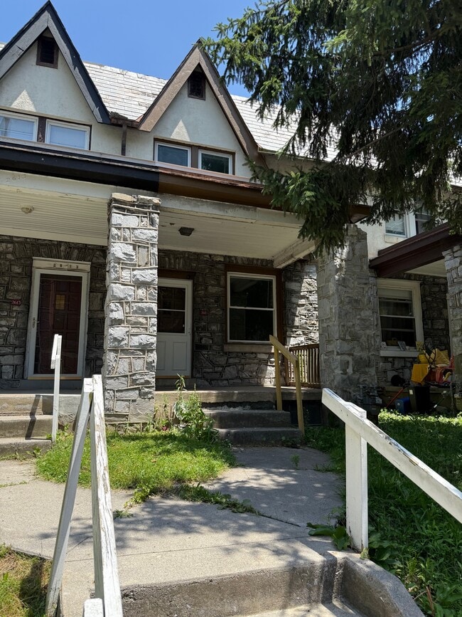 Building Photo - 2611 N 4th St