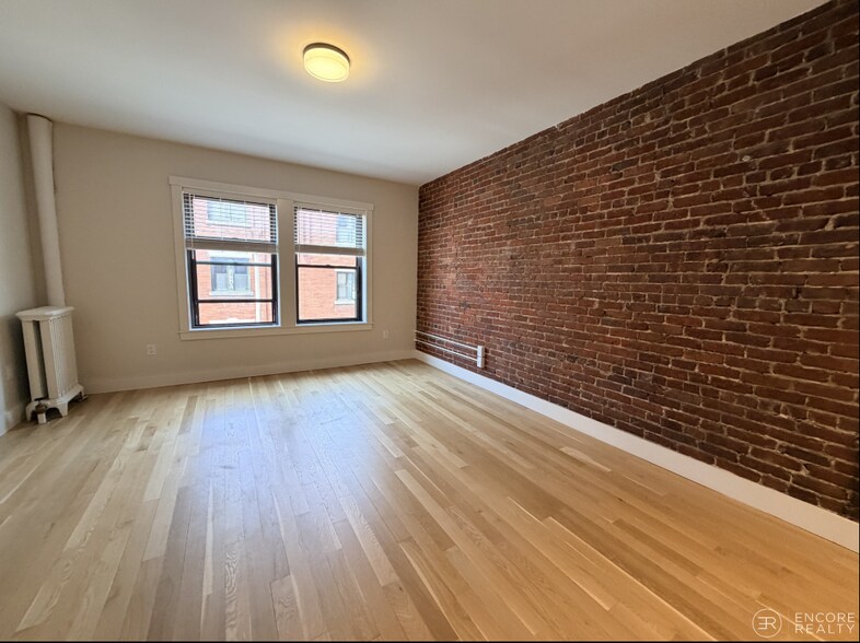 Building Photo - 9 Stearns Rd