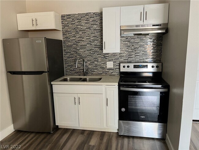 Building Photo - 1405 E Clark Ave