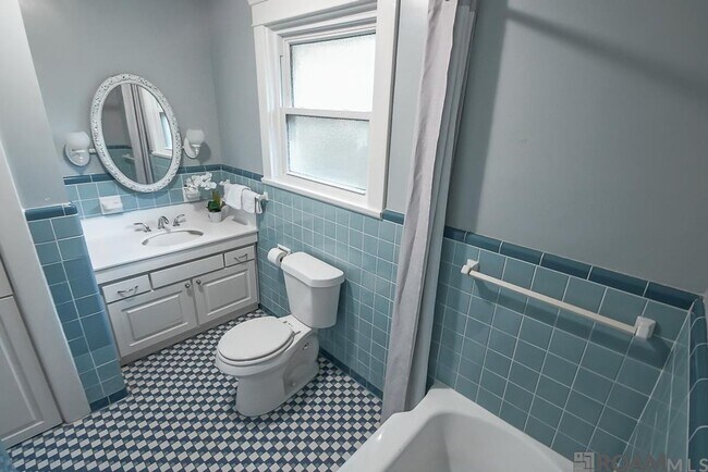 Building Photo - Mid-City Luxury Rental – 4 Bed / 3 Bath