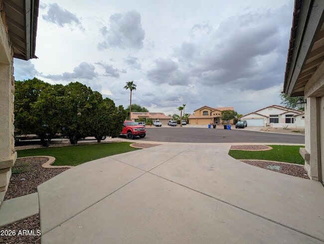 Building Photo - 15748 W Paradise Ln