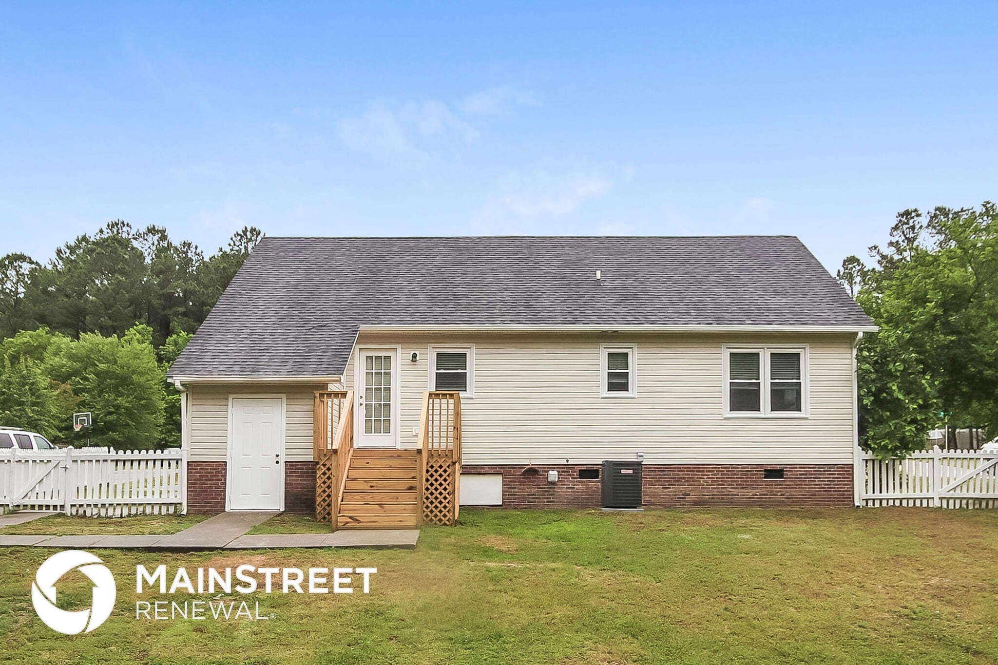 Building Photo - 208 Redberry Dr