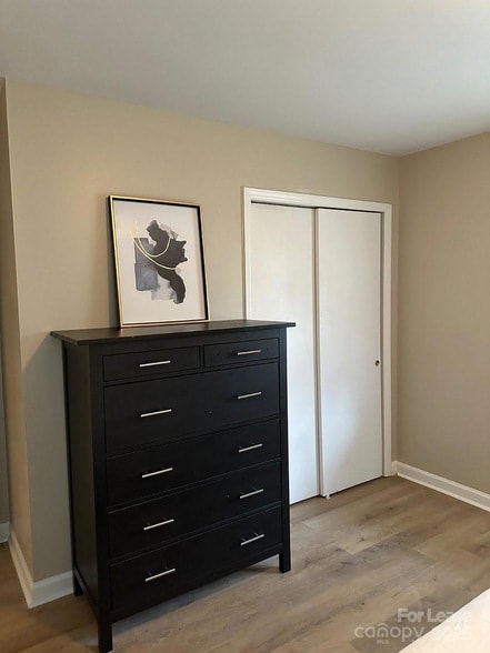 Building Photo - 1415 Vancouver Dr