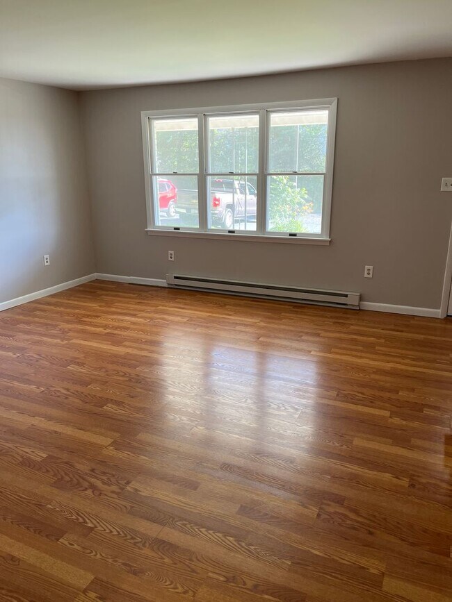 Building Photo - Fleetwood 2 bedroom Townhome