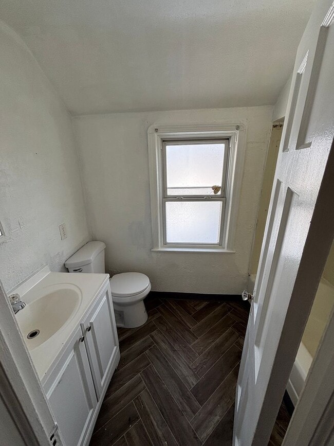 Building Photo - 3057 Livingston Rd