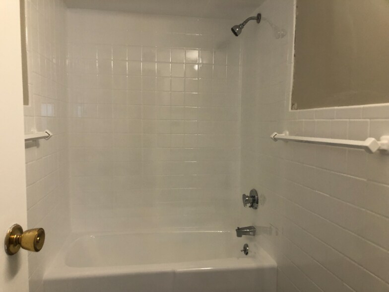 Building Photo - 1233 Main St