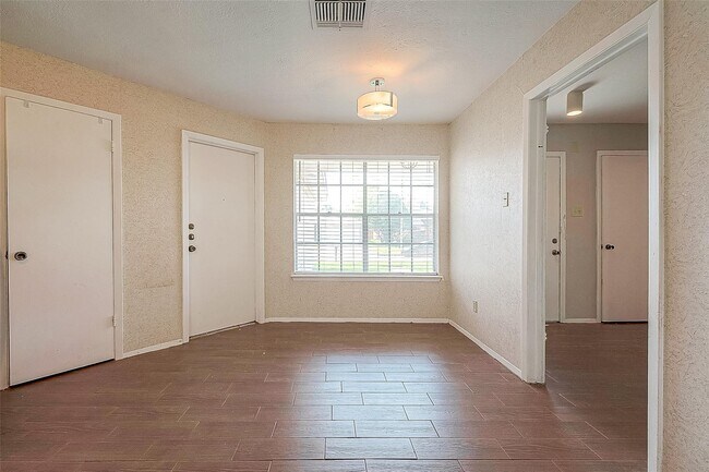 Building Photo - 19510 Westhaven Dr
