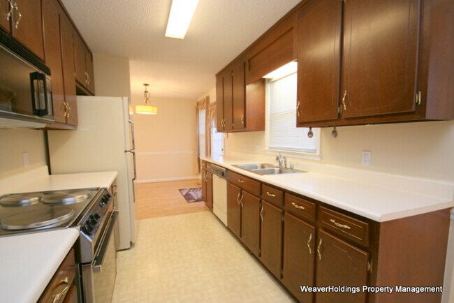 Building Photo - 159 Robinson Rd