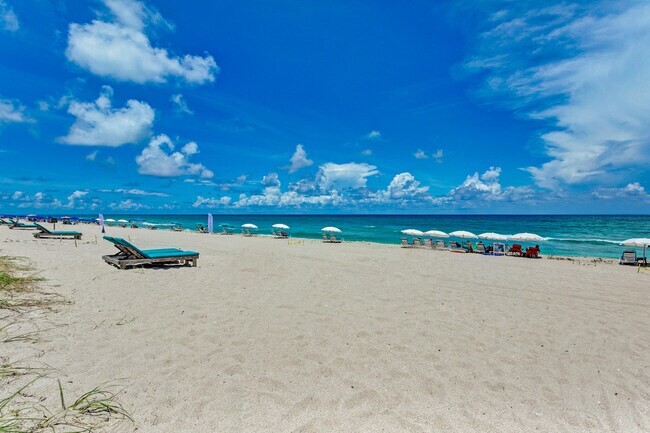 Building Photo - 145 S Ocean Ave