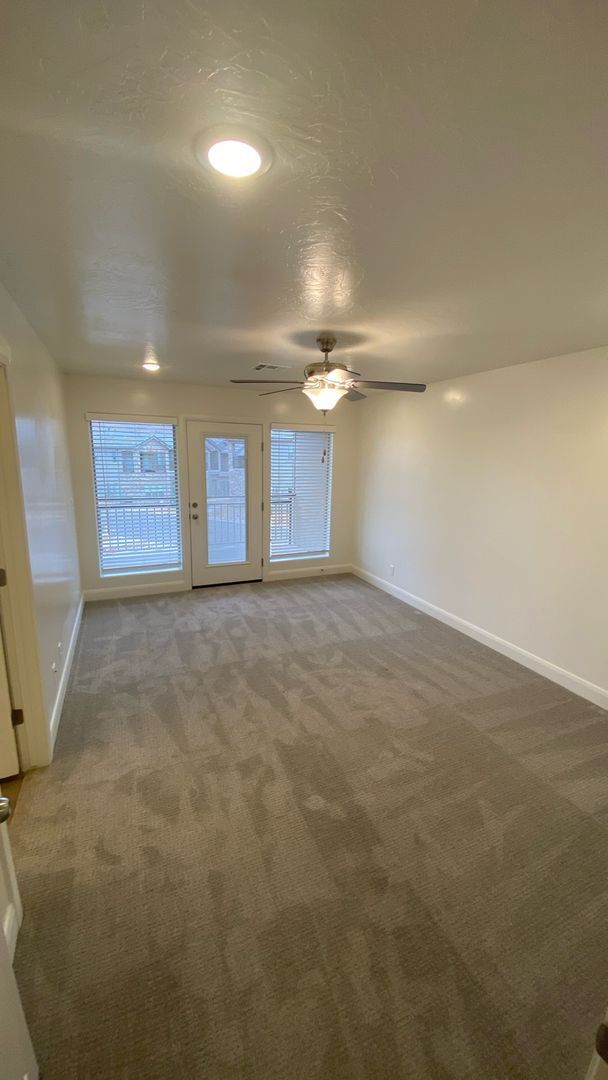 Building Photo - 3 Bed - 2.5 Bath, Large Townhome - 2 Car G...
