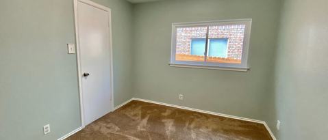 Building Photo - 1801 Apache Trail