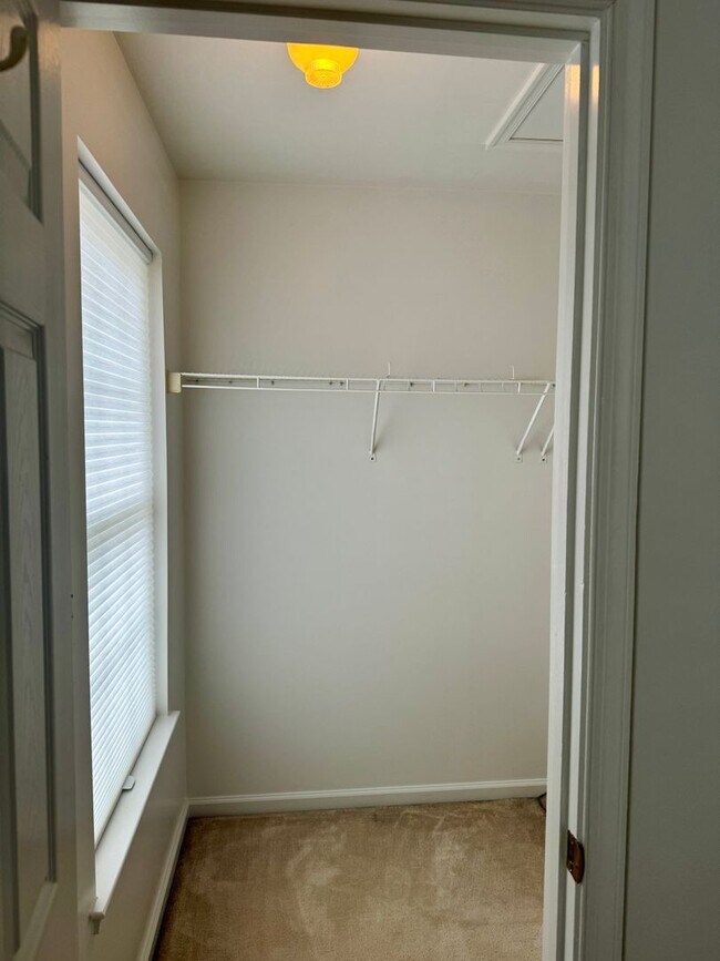 Building Photo - 809 Rockwood Dr