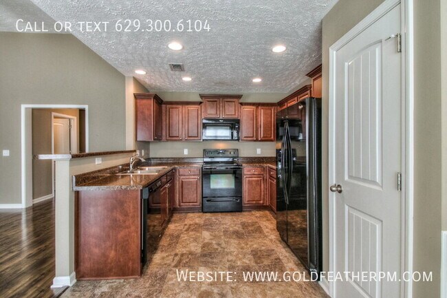 Building Photo - 3353 Tourmaline Dr