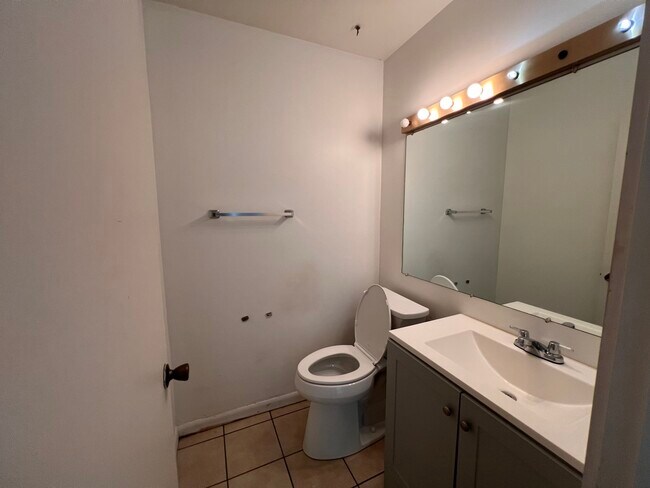 Building Photo - 951 Wilshire Ct