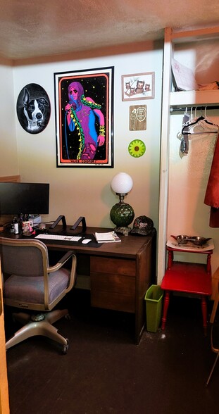 Building Photo - 1925 W 77th St